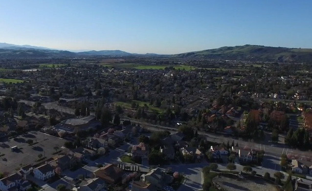 Un Obiect Zburator Neidentificat a fost filmat de o drona, deasupra zonei Silicon Valley, din California. VIDEO