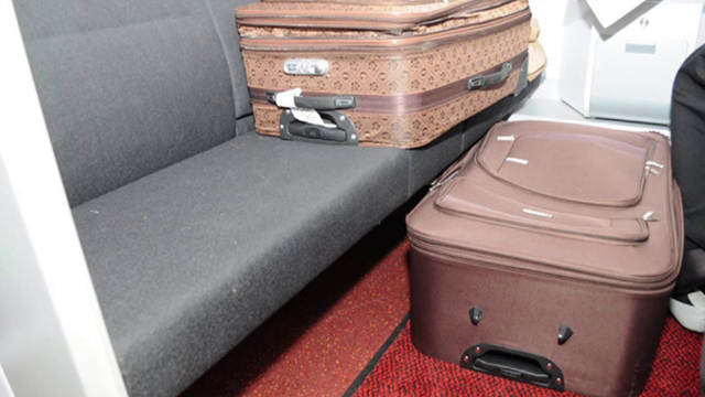 Mână ieșită din valiza ascunsă în portbagajul unui român descoperită de polițiștii britanici