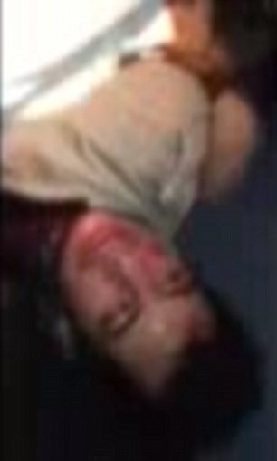 VIDEO Un pasager United Airlines a fost pus la pamant dupa ce a strigat "Jihad! Jihad!" si a amenintat ca va deturna avionul