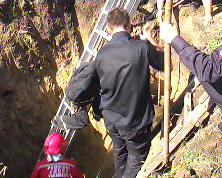 Operatiune complicata la Deva. Un caine a fost salvat dintr-un put, dupa 50 de ore de chin