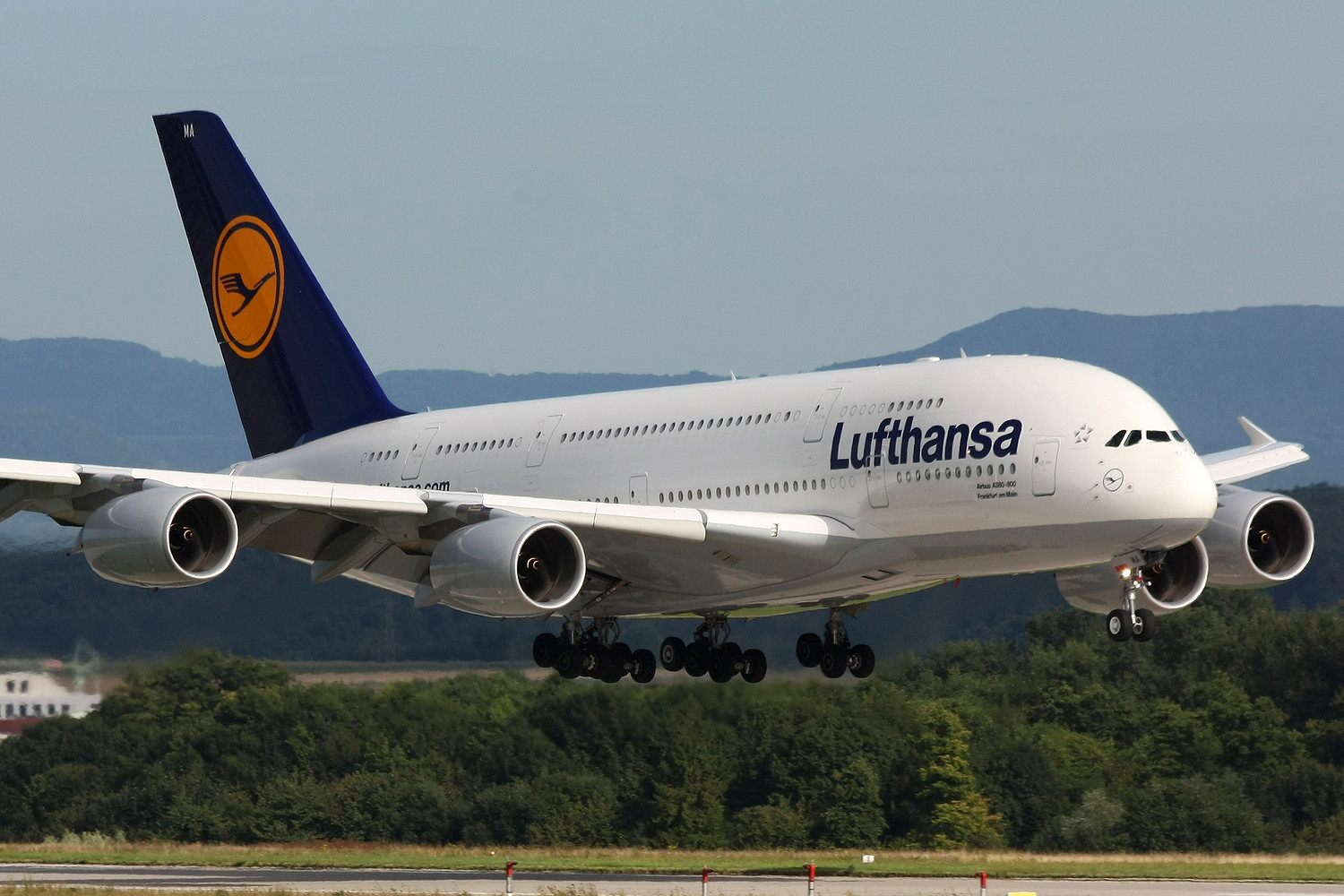 Lufthansa a anulat 750 de curse programate miercuri, din cauza unei greve a pilotilor. 80.000 de pasageri sunt afectati