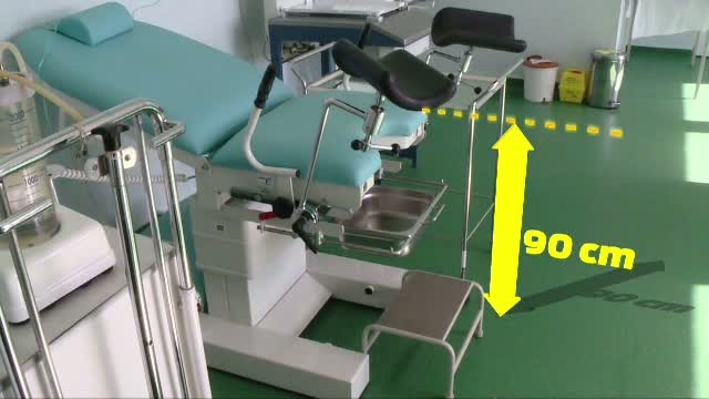 Cazul revoltator al bebelusului lasat sa cada pe jos imediat dupa nastere. Asistentele iresponsabile au dat vina tot pe mama