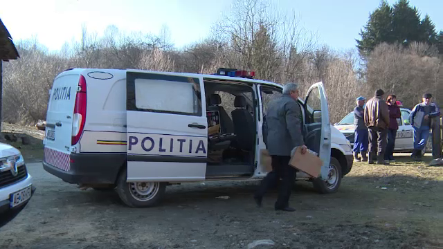 Un barbat din Alba a atacat cu toporul un batran de 76 de ani, dupa o cearta. "L-a injurat de mama, normal ca s-a suparat"