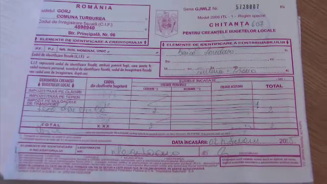 Casiera primariei din Gorj a sustras 11.000 RON din taxe si impozite. Femeia voia sa plateasca datoria la pacanele a fiului