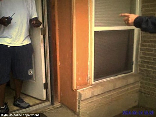 Momentul in care un barbat este impuscat de 5 ori de politisti. Familia victimei a facut imaginile publice. VIDEO