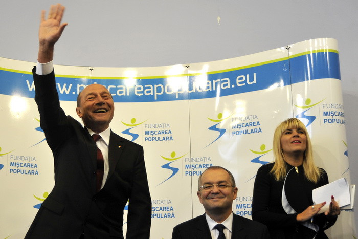 Mesajul Elenei Udrea, pe Facebook, dupa audierea lui Traian Basescu. Speculatiile pe care le face in privinta arestarilor