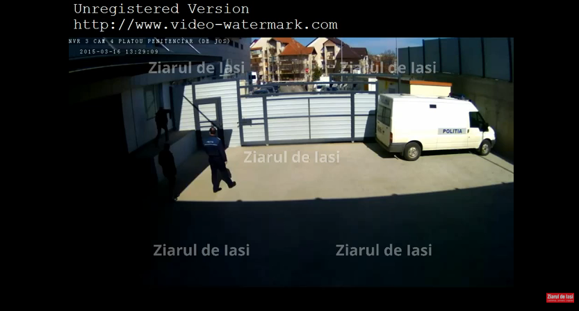 Filmul amuzant al evadarii de la Iasi. Cum au fugit cei doi detinuti chiar de sub nasul politistilor. VIDEO