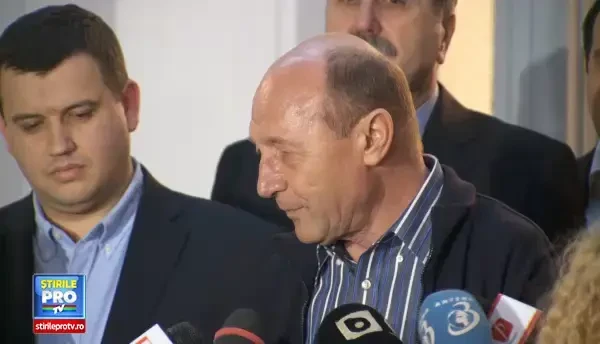 Traian Basescu si Gabriela Firea se contreaza in declaratii. Daca vrea, ii botez copilul. Nu am pozat niciodata in victima