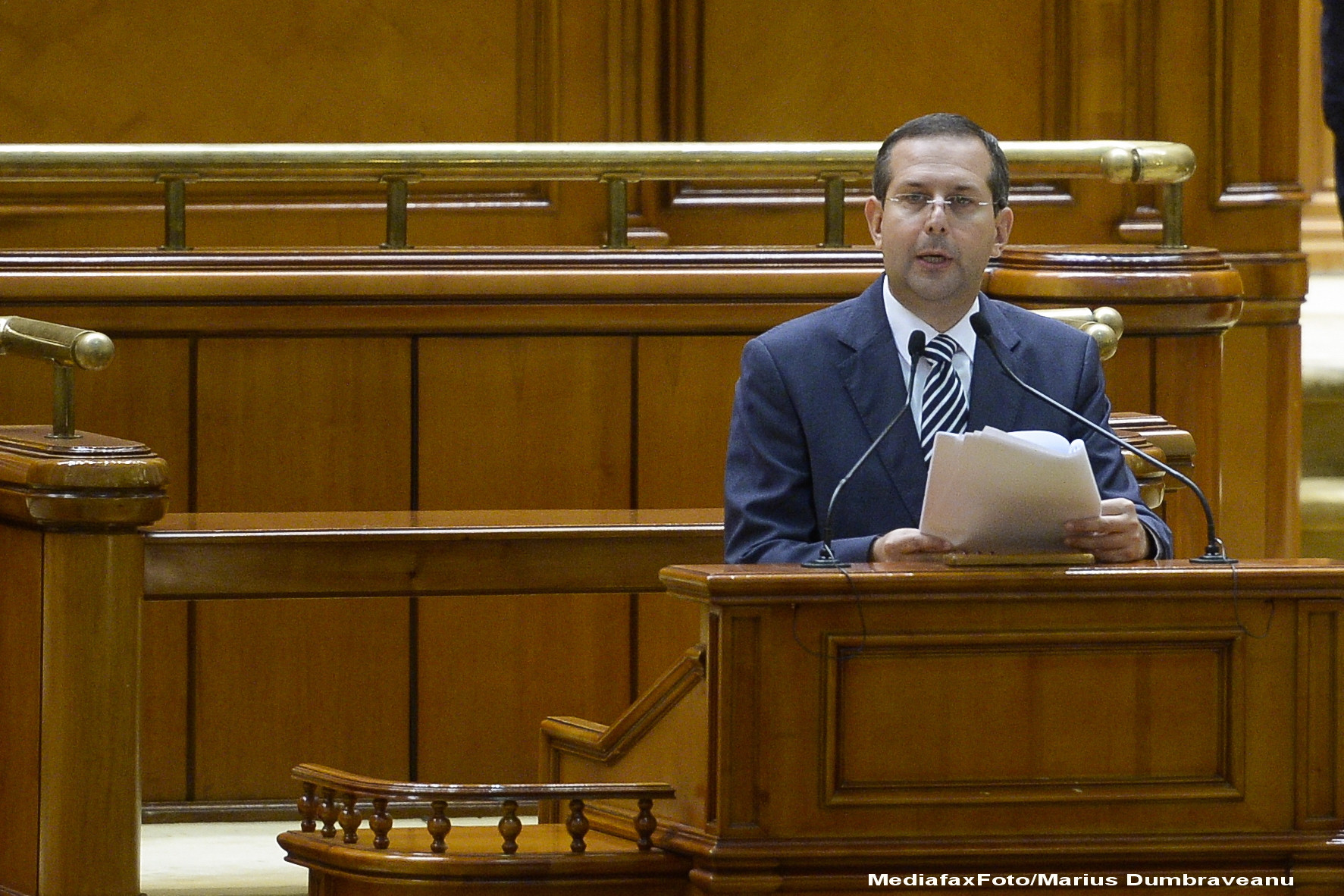 DNA cere aviz pentru retinerea si arestarea deputatului PNL Theodor Nicolescu. Procurorii il acuza de luare de mita