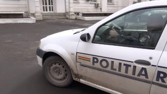 O adolescenta din Turda si-a facut vecina sa cada de la 3 metri din cauza unui cosmar. "Bine ca a picat pe tine visul"