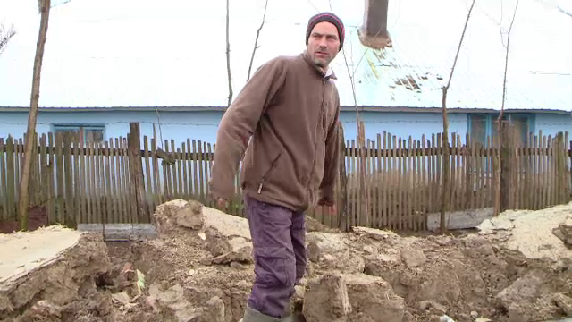 Trei copii din Iasi, in stare grava, dupa ce un zid s-a prabusit peste ei. Cine poarta vina pentru incident