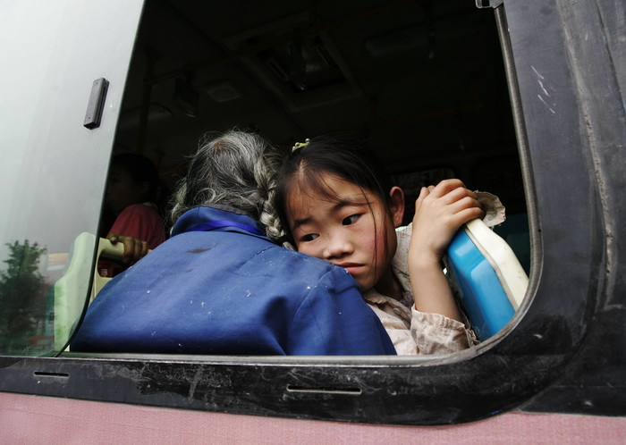 O fetita de 5 ani din China a fost tinuta legata cu porcii, de tatal ei. Explicatia barbatului a uimit autoritatile