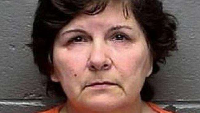 O bunica din SUA si-a omorat cu sange rece sotul si nimeni n-a banuit nimic. Ce au descoperit anchetatorii in geanta femeii