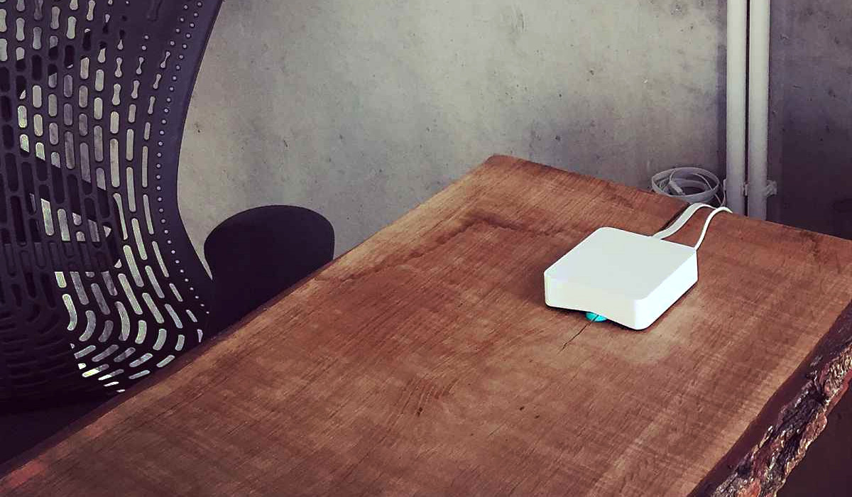 iLikeIT. Cutiuta cu bec care iti protejeaza toate dispozitivele de virusi. Cand va ajunge si in Romania