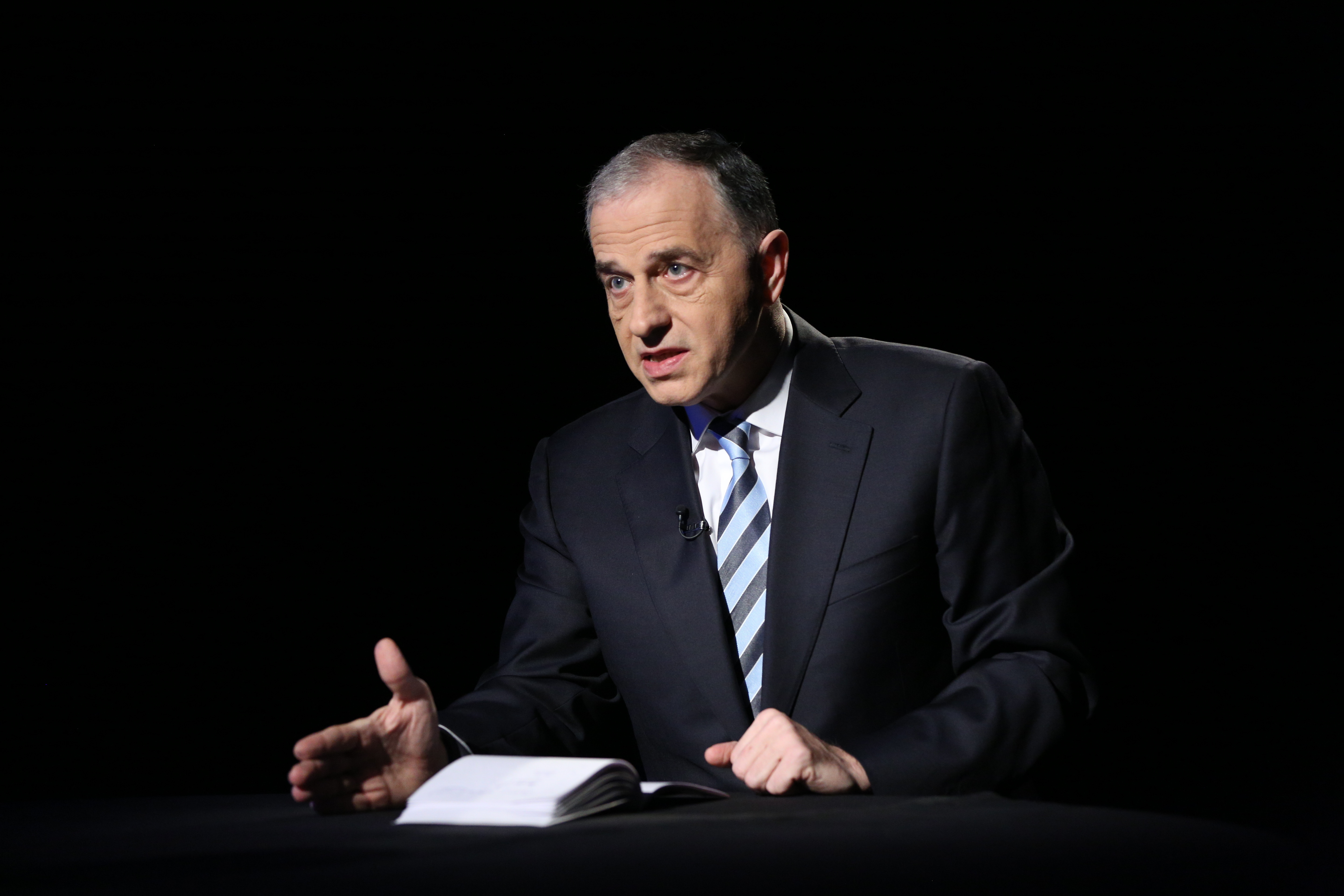 Mircea Geoana ar urma sa explice in fata instantei cadourile de zeci de mii de euro de la Marian Vanghelie