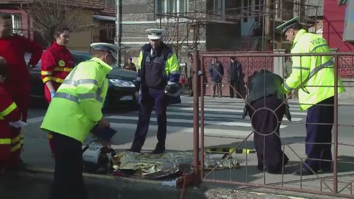 O fata de 9 ani, din Cluj, a fost lovita mortal de un camion, pe trecerea de pietoni. Mama victimei a suferit un soc