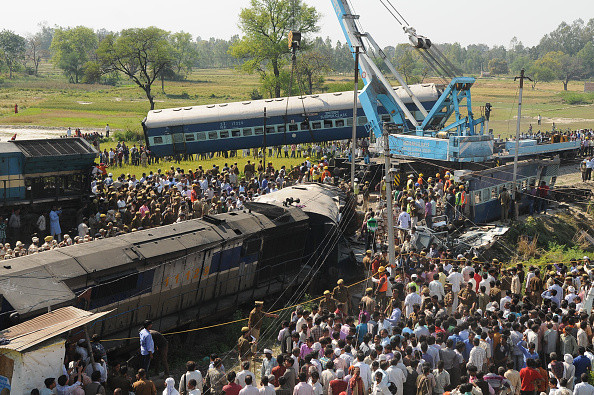 Tragedie in India. Un tren de calatori a deraiat, provocand moartea a cel putin 30 de persoane si ranirea altor 50