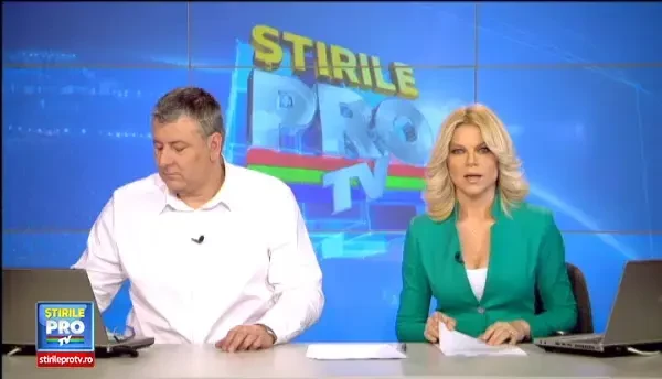 O tanara de 21 de ani din Crimeea ofera o adevarata lectie de viata. S-a nascut fara maini, dar picteaza superb cu picioarele