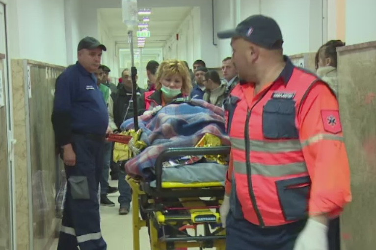 Explozie intr-o casa din Dambovita. O femeie s-a ales cu arsuri grave dupa ce a incercat sa faca focul in soba