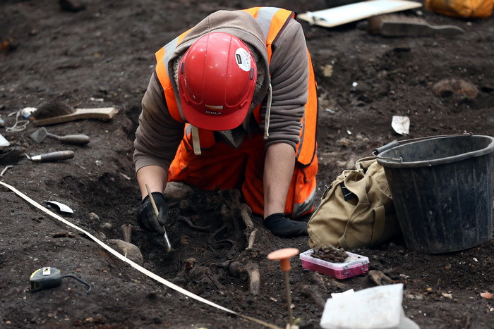 Trupul mumificat al unui copil din perioada preincasa, vechi de o mie de ani, a fost descoperit de arheologii din Peru