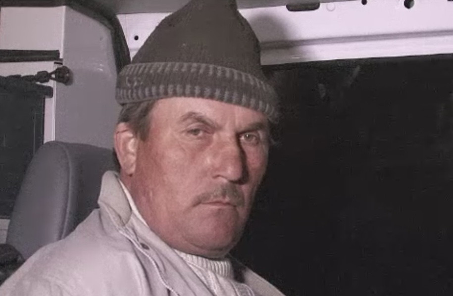 Crima cu sange rece in Vaslui. Un barbat si-a ucis vecinul cu un topor, pentru ca nu a vrut sa-i dea o tigara