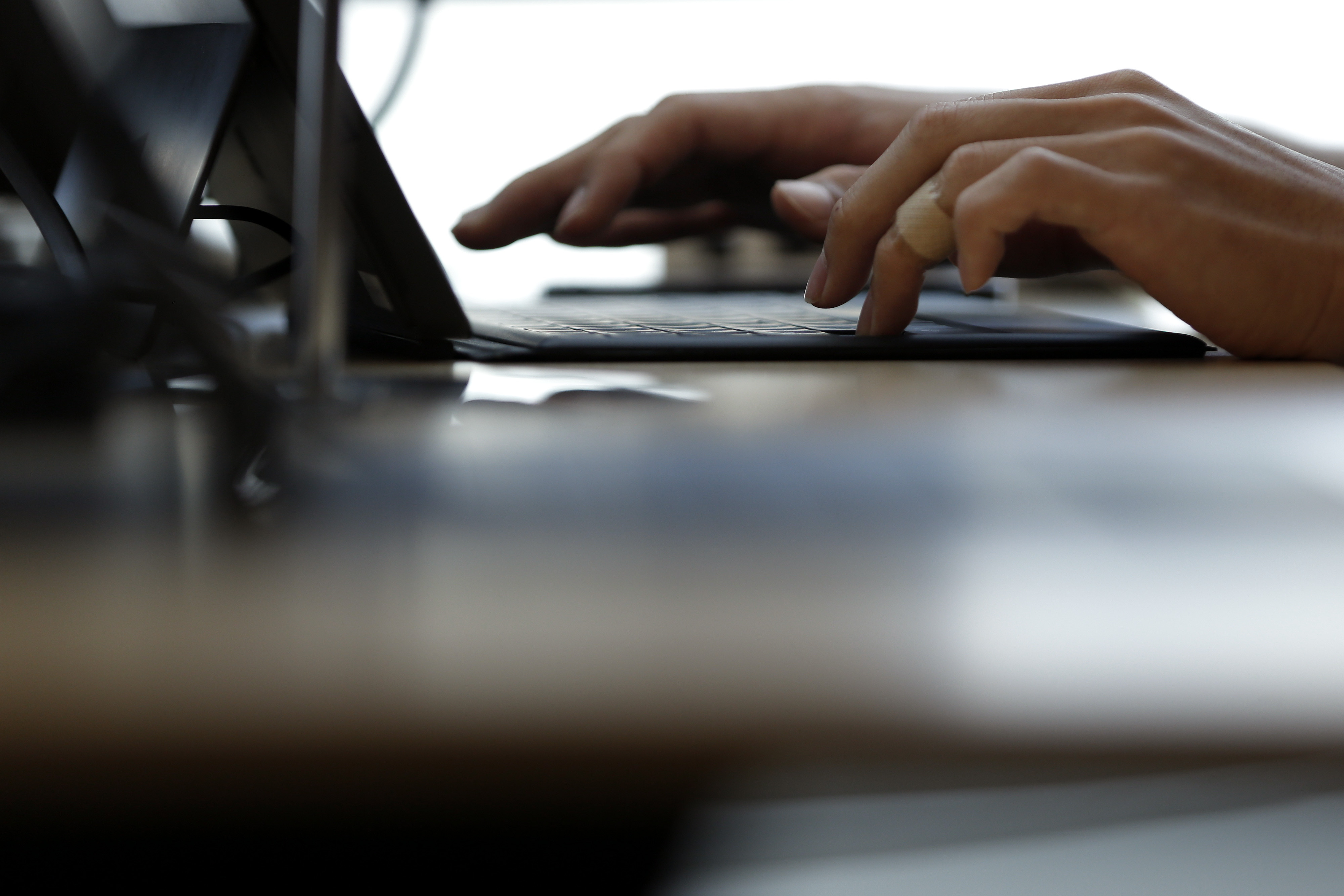 Un virus raspandit prin mail te poate lasa fara NICIUN LEU. Ce contin mesajele pe care nu trebuie sa le deschizi niciodata