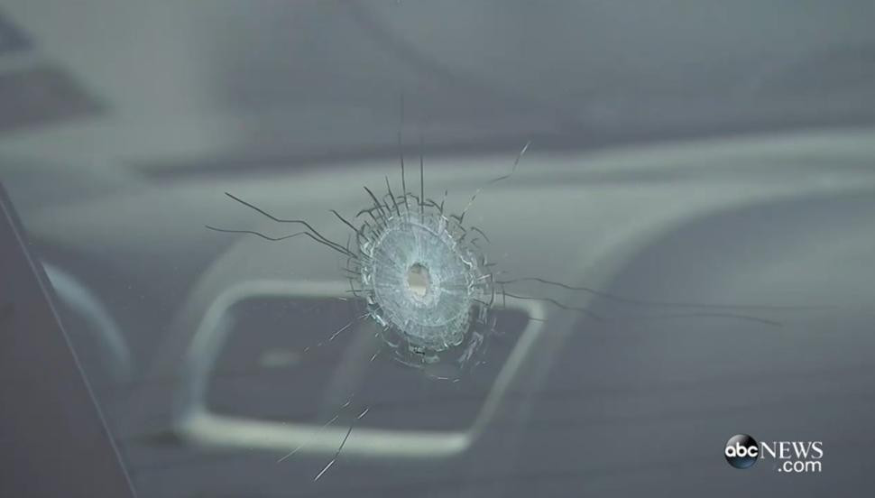 A fost impuscata in cap din cauza ca a claxonat un alt sofer. Cum a reusit femeia sa se salveze