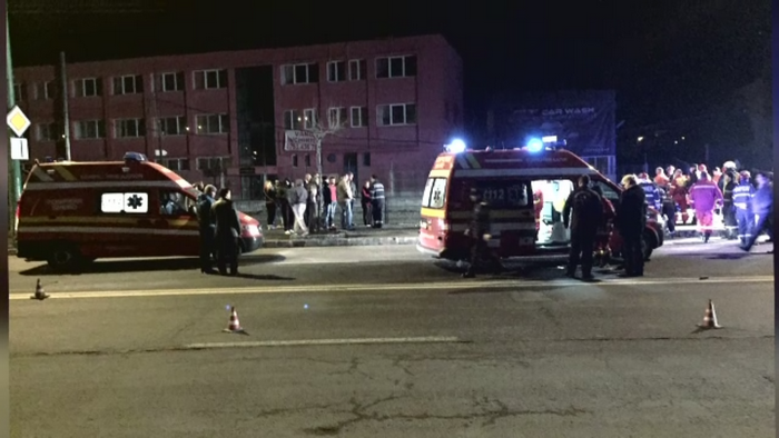 Accident terifiant in Brasov. Trei tineri au murit si alti doi au fost raniti, dupa ce masina lor s-a rupt in doua