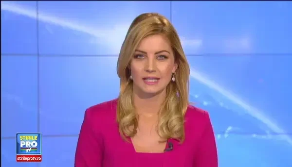 Un palestinian din Fasia Gaza creste doi pui de leu ca pe niste pisici.