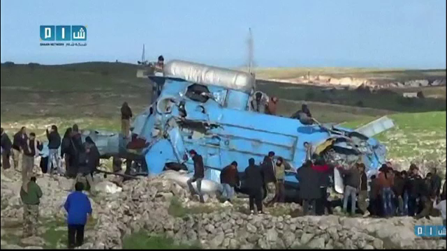 Echipajul unui elicopter al regimului sirian, capturat de rebelii islamisti. Unul dintre prizonieri a fost ucis
