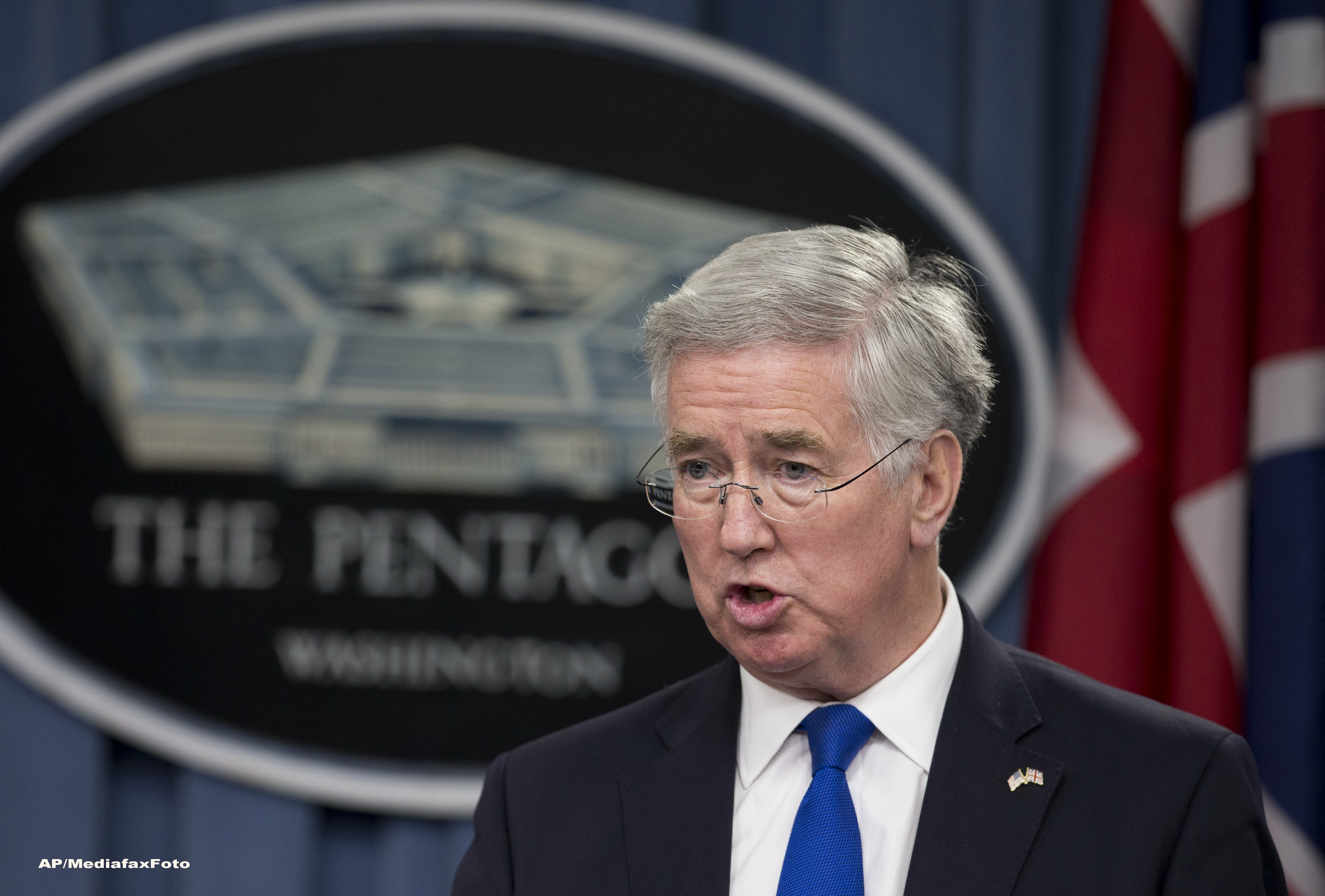 Ministrul britanic al Apararii, Michael Fallon, a venit in Romania: "Vor avea loc mai multe exercitii militare bilaterale"