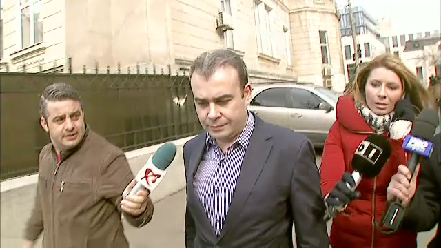 Fostul ministru de Finante, Darius Valcov, a fost audiat la DNA in dosarul in care este acuzat de trafic de influenta