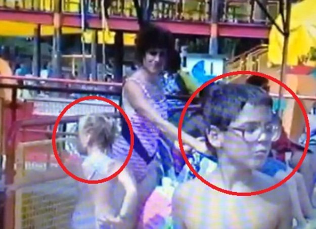 Ce a descoperit un cuplu cand s-a uitat la o caseta video din copilaria barbatului: "Ne-au trecut fiorii"