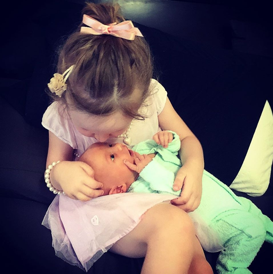 Mesajele tulburatoare primite de o mama, la cateva zile de la moartea bebelusului sau. Cazul a stranit reactii contradictorii