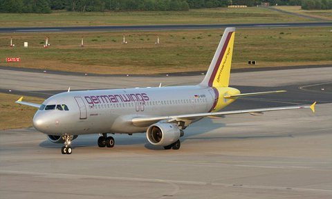 MAE face eforturi pentru a afla daca in avionul prabusit in Franta erau si romani. Mesaje de la presedinte si premier