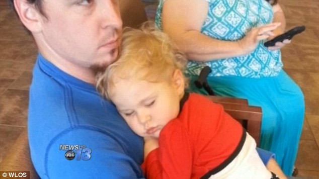 O fetita de doi ani din SUA a ajuns la spital dupa ce a baut sangria la restaurant: "Se impleticea pe picioare"