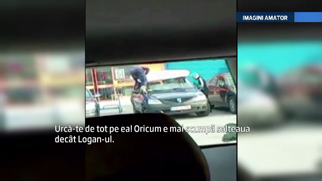 Sceneta ca-n Stan si Bran, in Prahova. Cum intra doi barbati in masina, dupa ce au legat o saltea de portiere