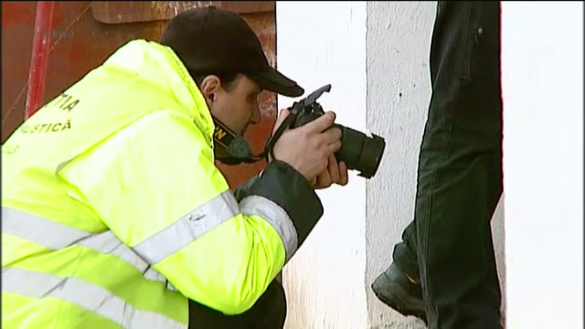 Un copil de 2 ani a murit inecat intr-o groapa cu apa din curtea casei. Politia a intocmit dosar penal pentru moarte suspecta