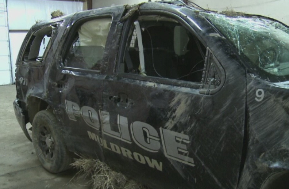 Imagini dramatice din timpul unei urmariri de pe soselele americane. Masina de politie s-a rasturnat, iar suspectul a fugit