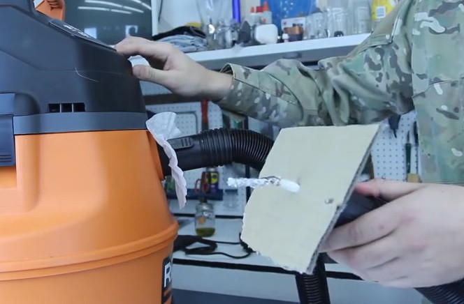 Un nou experiment arata cat de nocive sunt tigarile. Ce scot la iveala un aspirator si un filtru de cafea. VIDEO