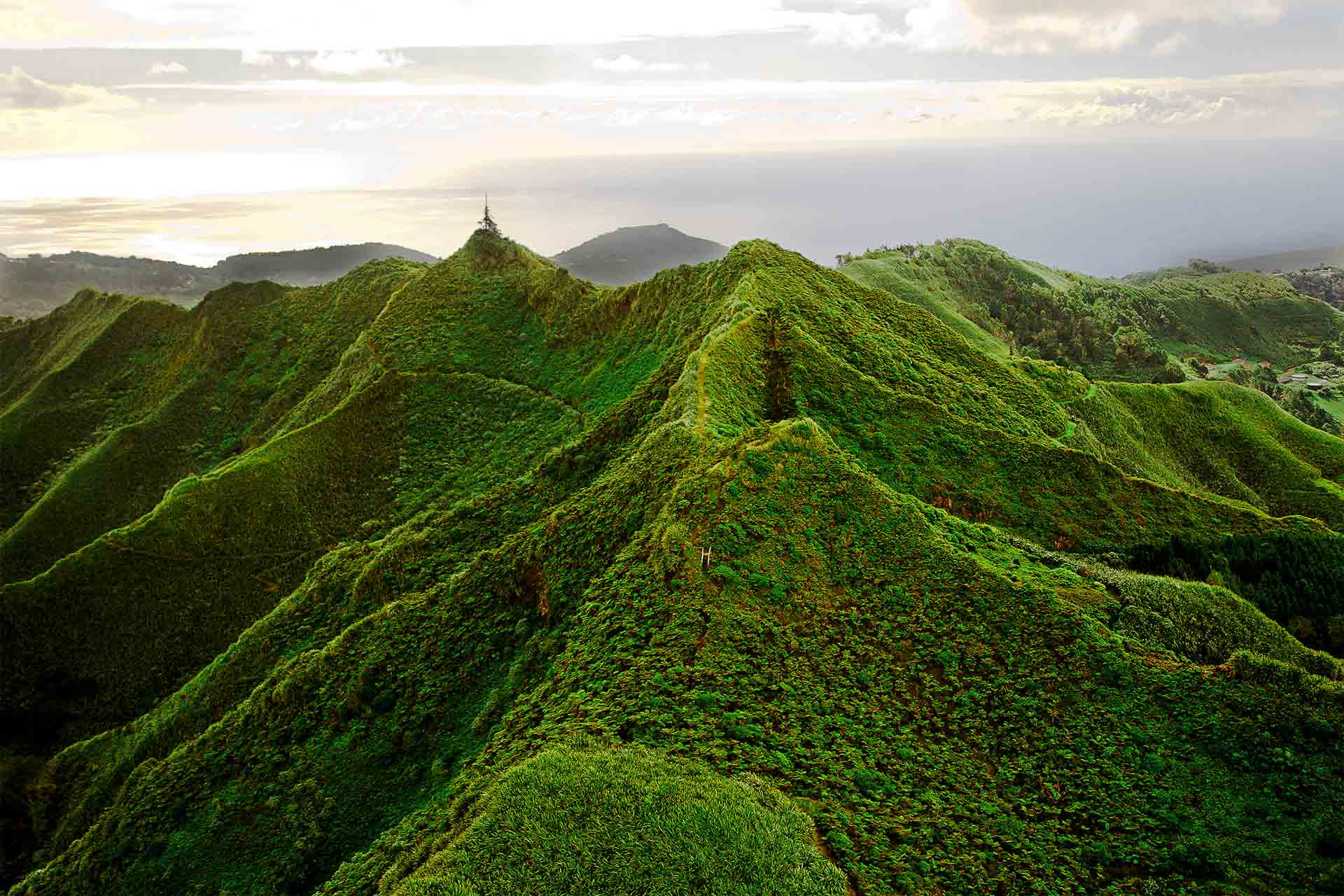 "Ce poate fi mai incitant decat sa fii pe partea de sus a lumii?" 10 locatii turistice care trebuie vizitate inainte de a se schimba pentru totdeauna! VIDEO