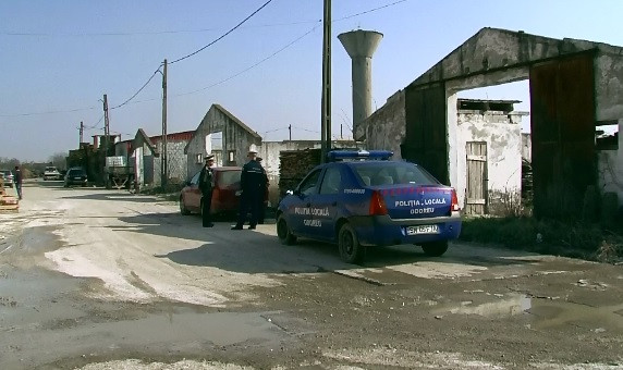 Ucis de doua tone de sticla sub privirile ingrozite ale unui coleg. Autoritatile au deschis o ancheta la fabrica