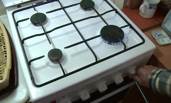 Au aprins aragazul ca sa isi preparea cafeaua si explozia s-a produs. Cei doi batrani din Prahova au ajuns la spital