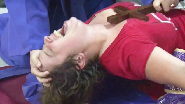 Scena de groaza in Argentina. O tanara a fost exorcizata intr-o biserica din Buenos Aires