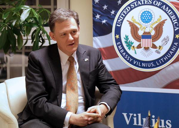 Ce spune un oficial american anticoruptie, despre cazul parlamentarilor care fac scut in jurul colegilor in cazurile penale