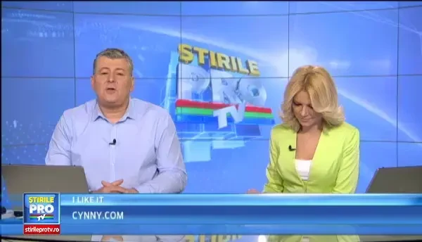 Imagini dramatice din timpul unei urmariri de pe soselele americane. Masina de politie s-a rasturnat, iar suspectul a fugit