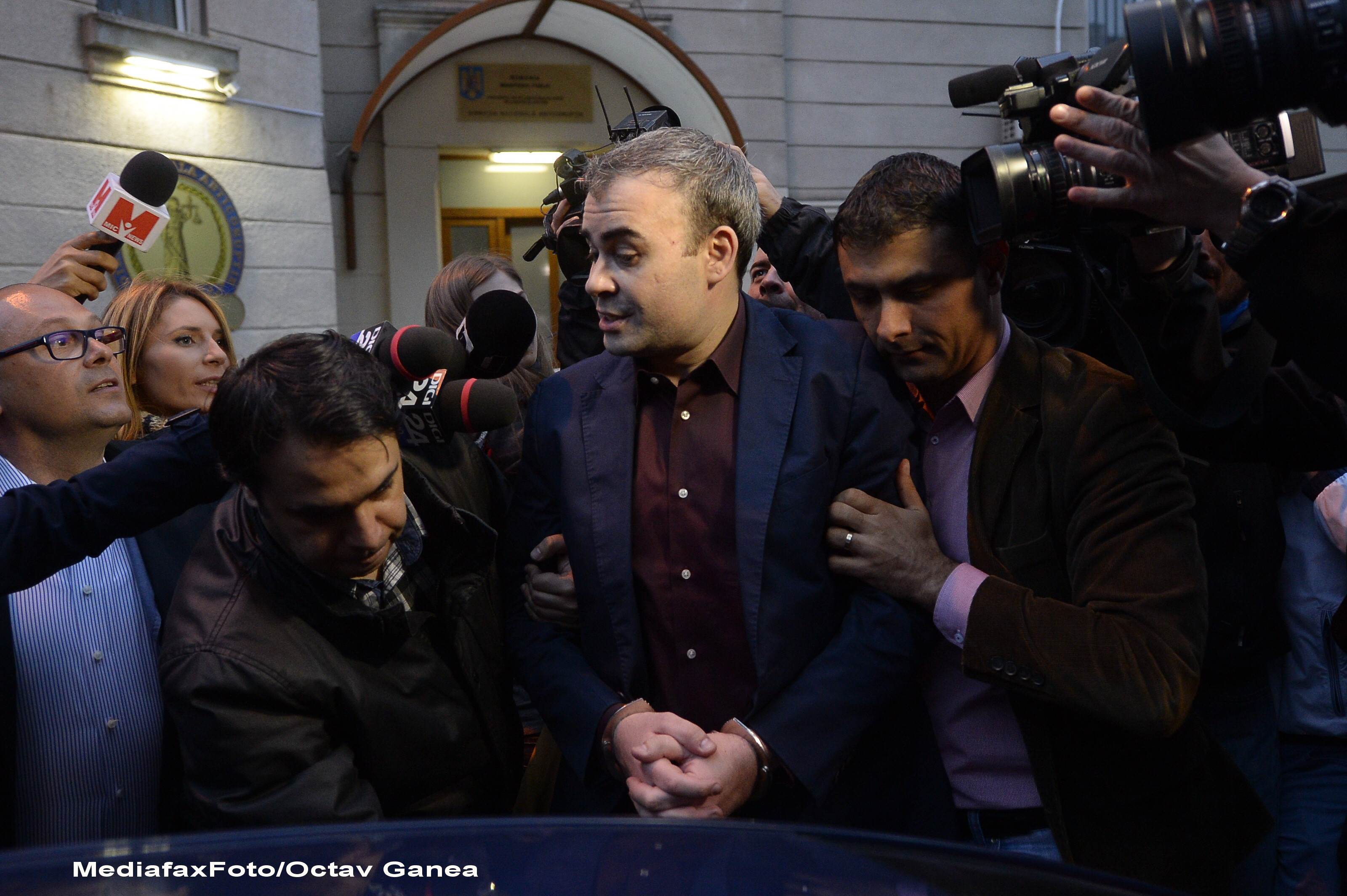 Darius Valcov ar fi dat peste un milion de lei, in 2013, pentru achizitia de tablouri