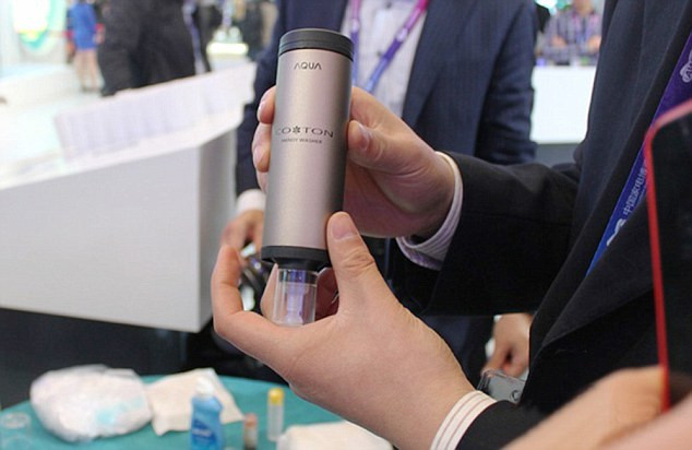 Chinezii au inventat cea mai mica masina de spalat din lume, care incape in buzunar. Cat costa dispozitivul VIDEO