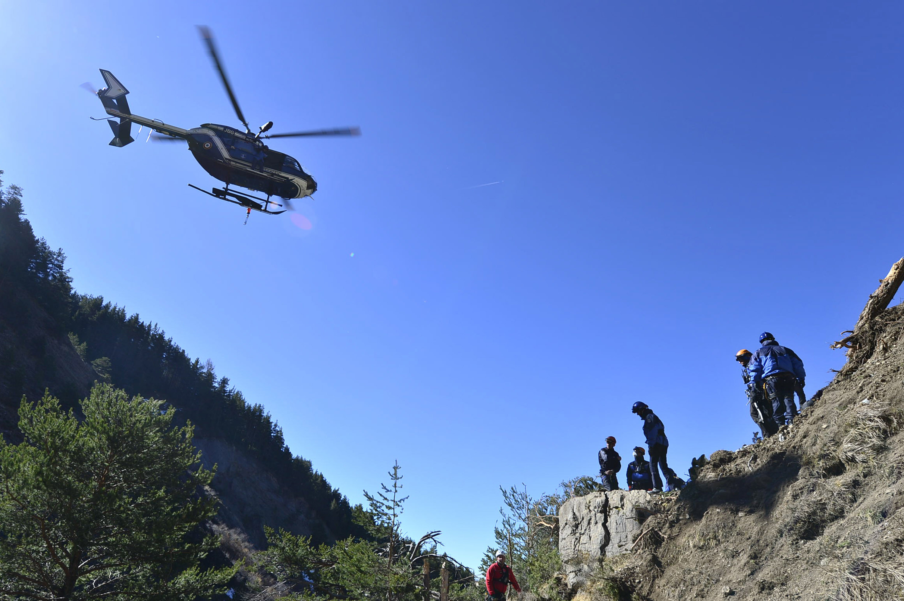 Lufthansa a facut prima plata catre rudele victimelor. Vestea cea mai proasta vine insa din munti: "Niciun corp nu e intact"