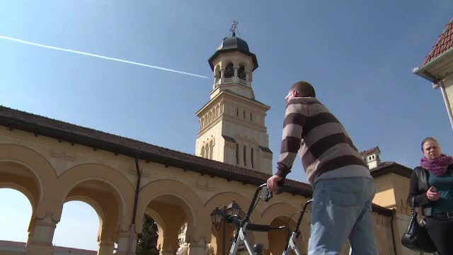 Dragos are 35 de ani si pe ultimii 9 i-a petrecut luptand cu o maladie incurabila. Ce a reusit sa faca este impresionant